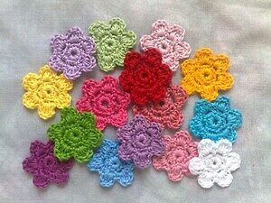 Gehäkelte Blumen in verschiedenen Farben - MyCrocheting