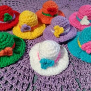 Mini Hut pink gehäkelt für das Puppenhaus