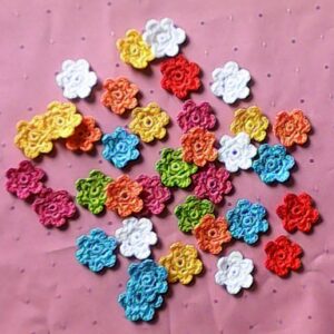 Blumen Applikation - kleine bunte Häkelblumen