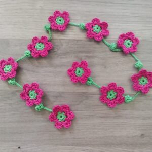 Blumengirlande rosa - Häkelgirlande mit kleinen rosa Blüten