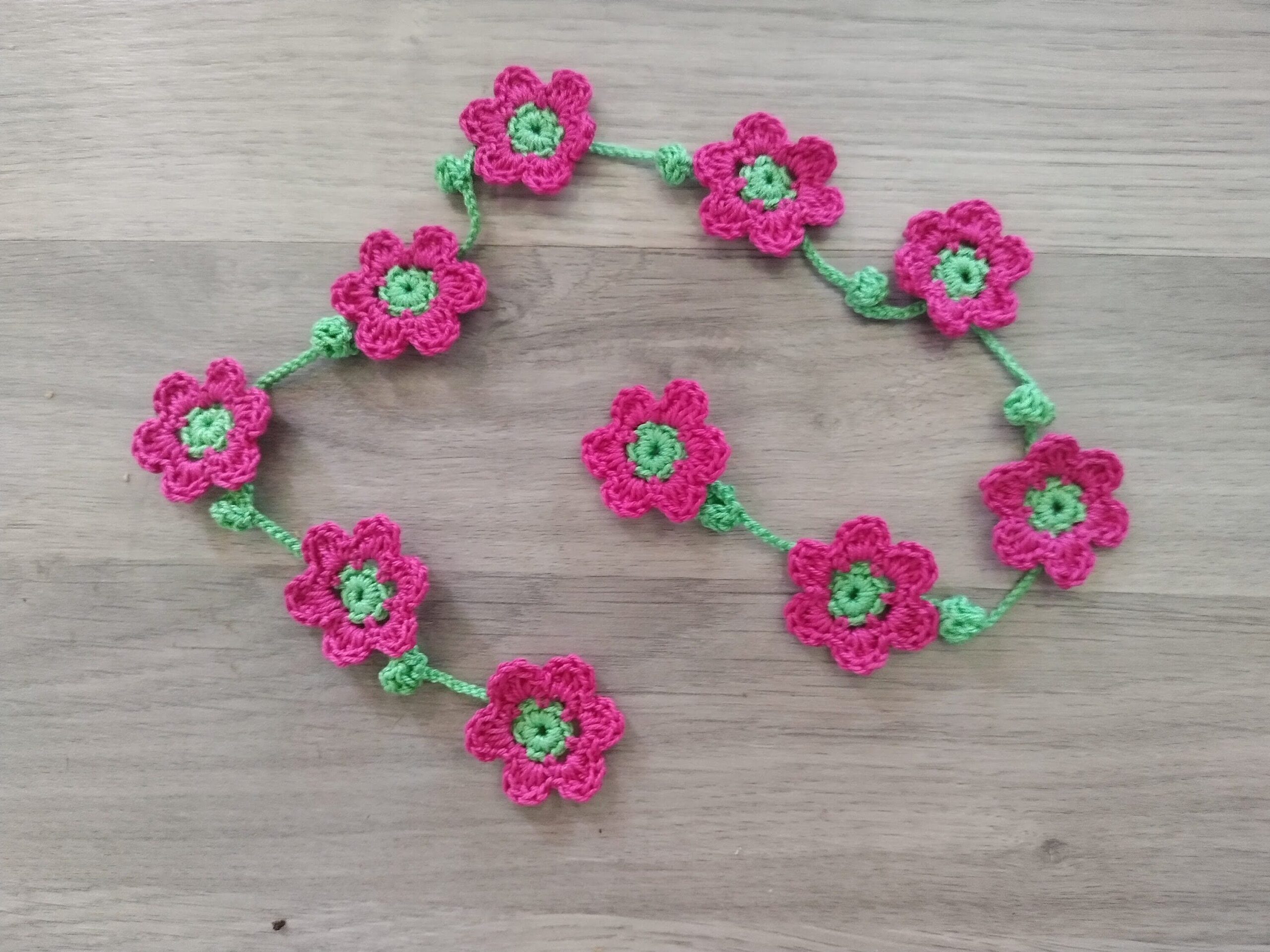 Blumengirlande rot - Häkelgirlande mit kleinen roten Blüten – Bild 6