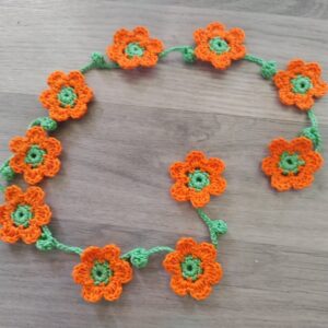 Blumengirlande orange - Häkelgirlande mit kleinen orangen Blüten