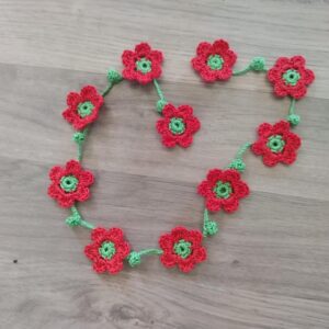 Blumengirlande rot - Häkelgirlande mit kleinen roten Blüten