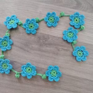 Blumengirlande blau - Häkelgirlande mit kleinen blauen Blüten