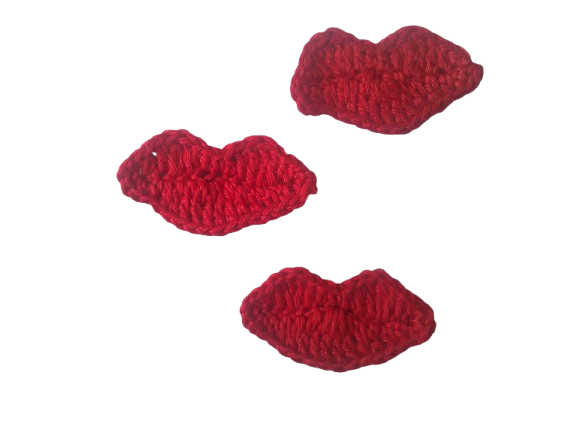 Rote Lippen gehäkelt